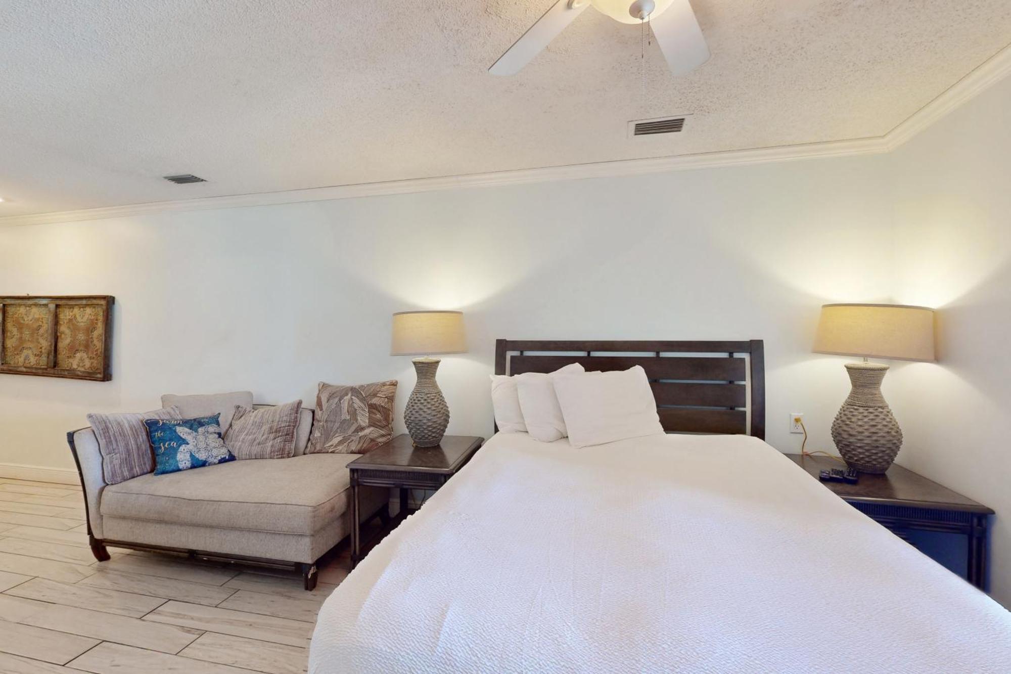The Inn At St Thomas Square 1304A Upper Grand Lagoon Exterior photo